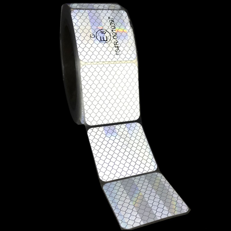 Лента световозвращающая сегментированная для тентов RTLITE RT-V104 50 мм х 5 м, белая Лента световозвращающая сегментированная для тентов RTLITE RT-V104 50 мм х 5 м, белая