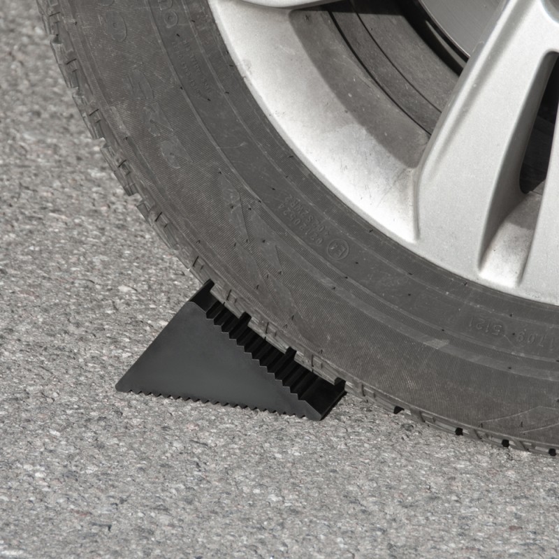 WDK-88001  Противооткатные упоры резиновые. Комплект 2шт. Размеры 105х75х75 мм. Вес 0,66 кг., WiederKraft