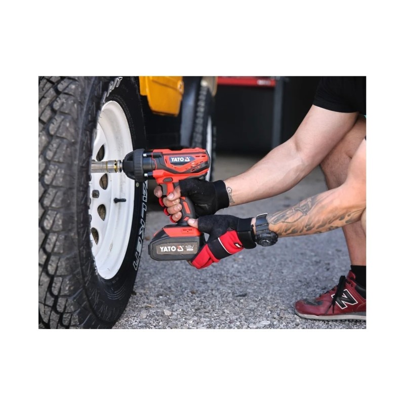 Аккумуляторный ударный гайковерт 18В 1/2" 300Нм  YATO YT-82804